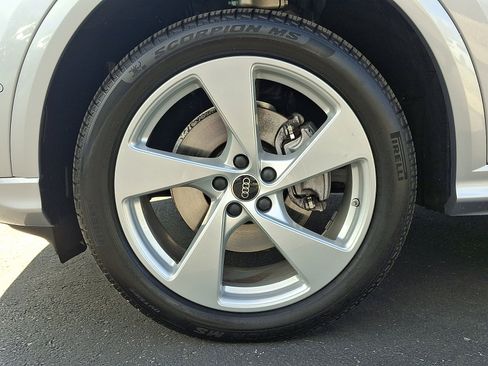 Certified 2025 Audi Q5 Premium Plus w/ Premium Plus AWD/4WD image 8