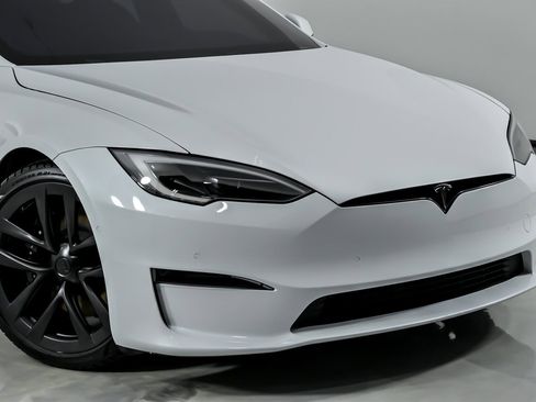 Used 2022 Tesla Model S Plaid image 3
