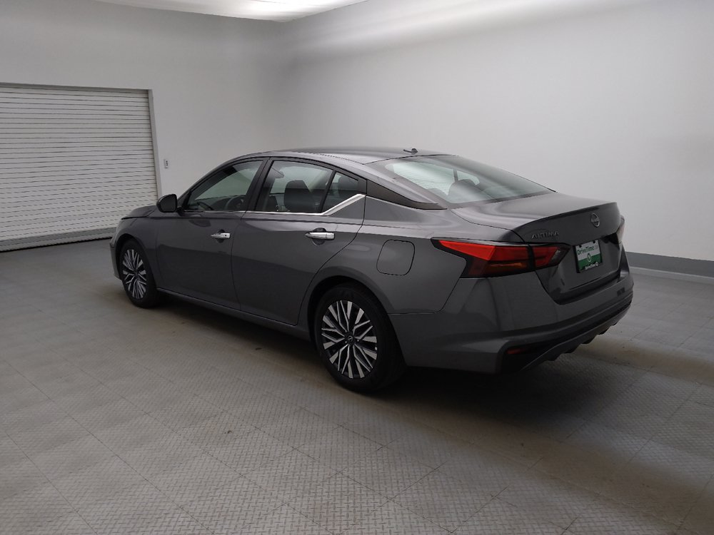 Used 2025 Nissan Altima 2.5 SV FWD image 3
