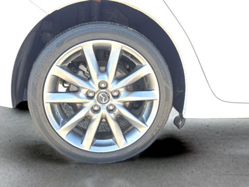 Used 2018 MAZDA MAZDA3 Touring FWD image 23