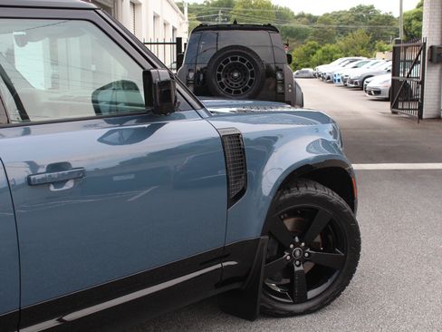 Used 2025 Land Rover Defender 110 X-Dynamic SE AWD/4WD image 19