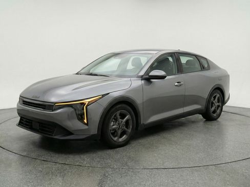 Used 2025 Kia K4 FWD image 3