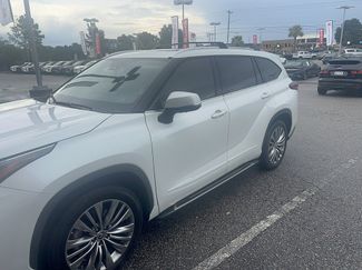 Used 2022 Toyota Highlander Platinum FWD video 1