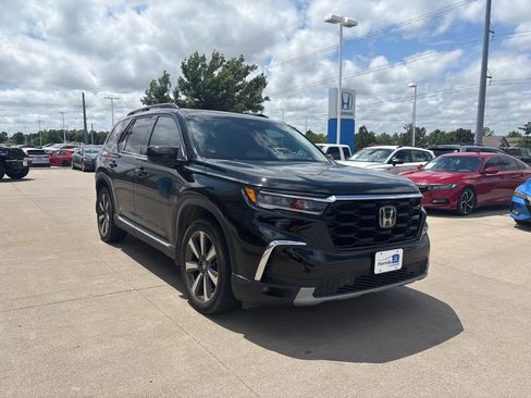 Used 2023 Honda Pilot Touring image 3