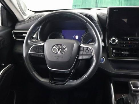 Used 2021 Toyota Highlander Platinum image 16