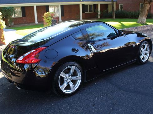 Used 2010 Nissan 370Z Coupe image 6
