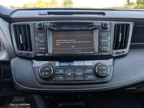 Used 2017 Toyota RAV4 XLE w/ Carpet Mat Package AWD/4WD image 28