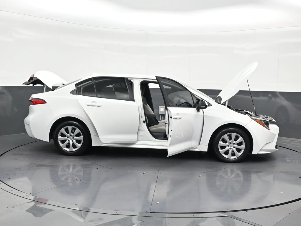 Used 2021 Toyota Corolla LE FWD image 32