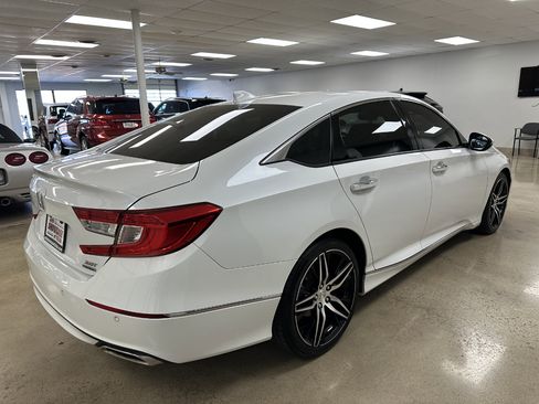 Used 2021 Honda Accord Touring image 11