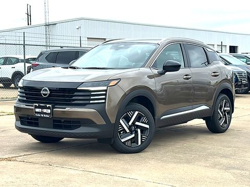 New 2026 Nissan Kicks SV w/ SV Premium Package FWD image 2