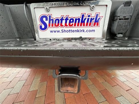 Used 2023 Nissan Titan PRO-4X w/ Pro-4x Convenience Package image 31