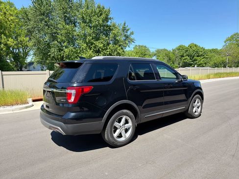 Used 2016 Ford Explorer XLT w/ Equipment Group 202A AWD/4WD image 13