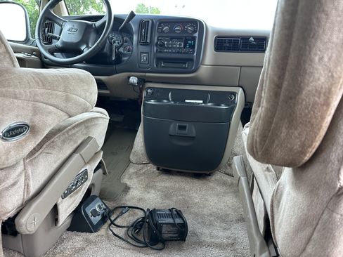 Used 1998 Chevrolet Express 1500 RWD image 33