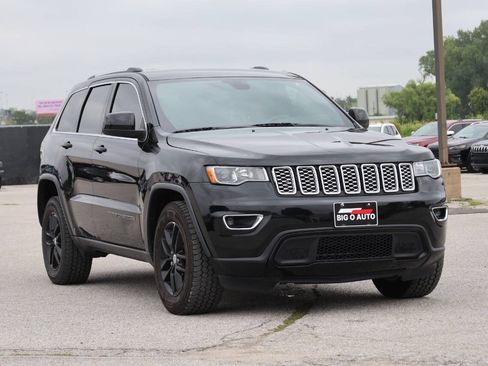 Used 2017 Jeep Grand Cherokee Laredo w/ Quick Order Package 23E AWD/4WD image 4
