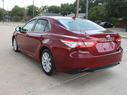 Used 2019 Toyota Camry LE FWD image 8