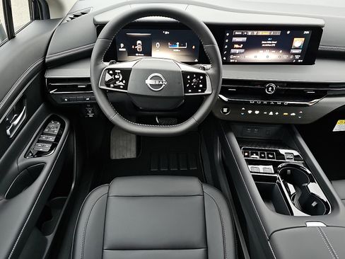 Certified 2025 Nissan Murano SV image 12