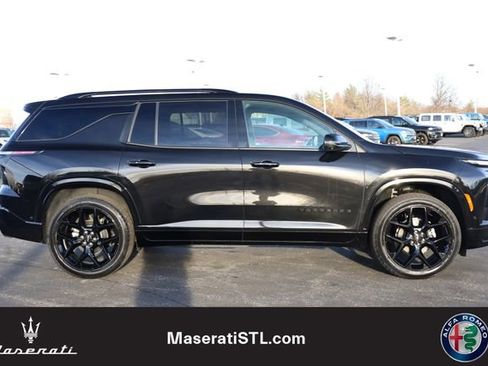 Used 2024 Chevrolet Traverse RS image 3