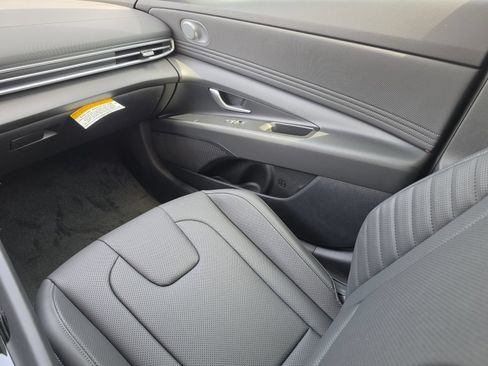 New 2026 Hyundai Elantra Limited FWD image 18