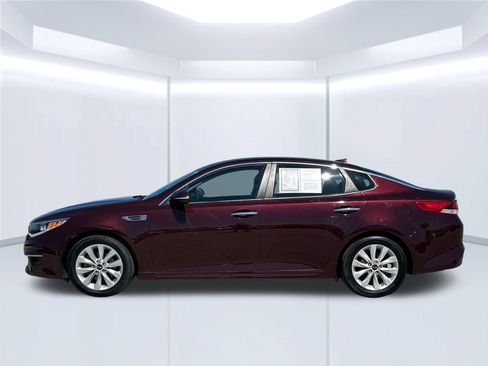 Used 2018 Kia Optima LX w/ 17" Alloy Wheels Package FWD image 2