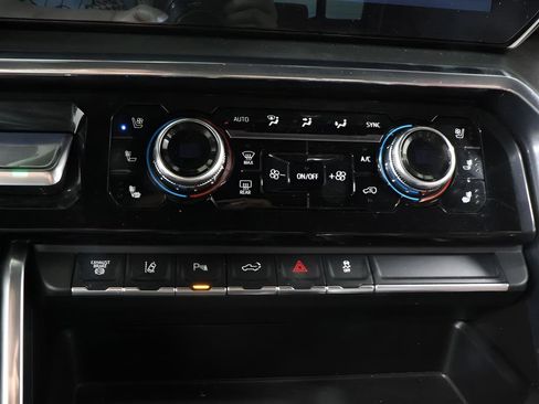 Used 2024 GMC Sierra 3500 Denali Ultimate AWD/4WD image 11