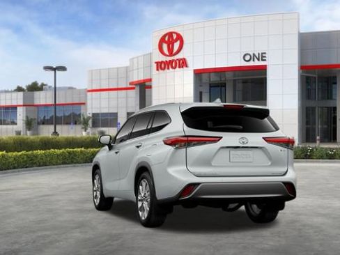 New 2026 Toyota Highlander Limited AWD/4WD image 10