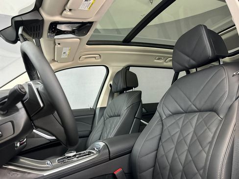 New 2026 BMW X7 xDrive40i w/ Premium Package image 15