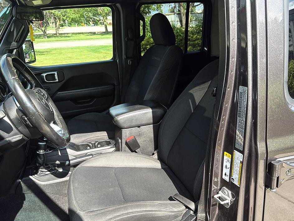 Used 2020 Jeep Wrangler Unlimited Sahara AWD/4WD image 22