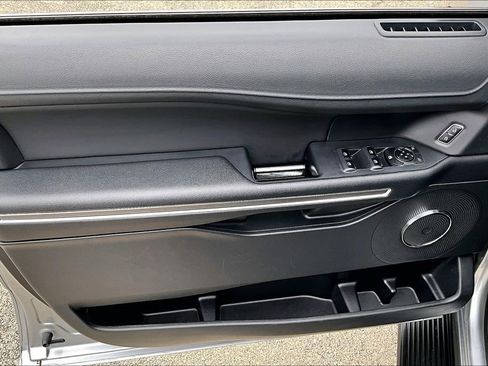 Used 2024 Ford Expedition Max XLT image 25