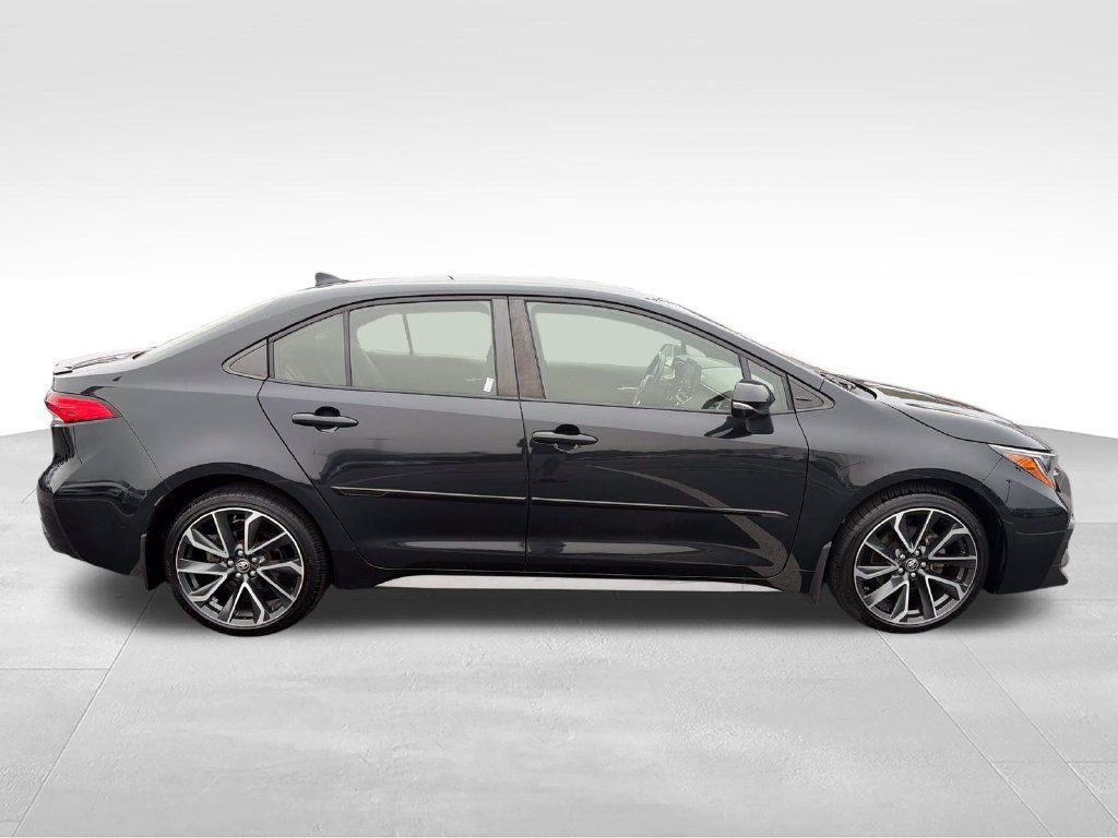Used 2022 Toyota Corolla SE FWD image 6