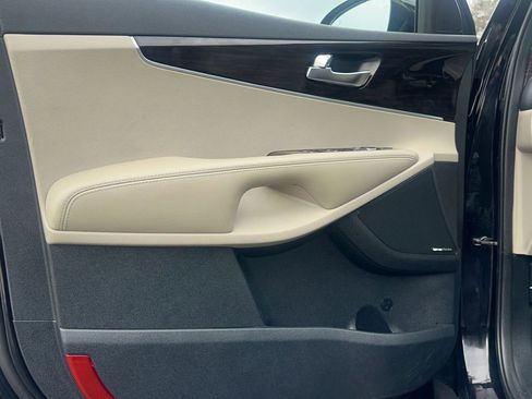 Used 2019 Kia Sorento EX w/ EX Touring Package image 12