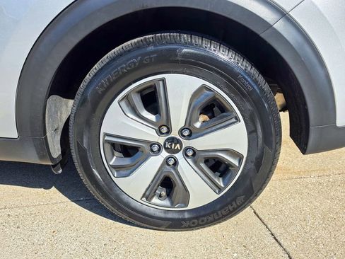 Used 2017 Kia Niro LX FWD image 10