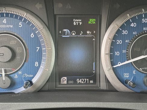 Used 2018 Toyota Sienna XLE w/ XLE Navigation Package FWD image 23