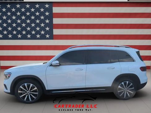 Used 2021 Mercedes-Benz GLB 250 4MATIC w/ Premium Package image 3