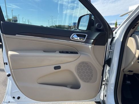 Used 2015 Jeep Grand Cherokee Limited w/ Trailer Tow Group IV AWD/4WD image 27