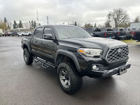 Used 2020 Toyota Tacoma TRD Off-Road w/ Technology Package image 6