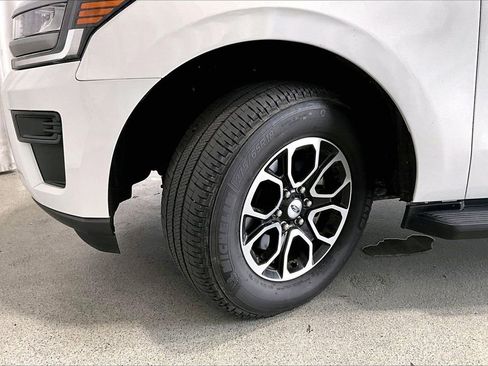 Used 2024 Ford Expedition XLT image 20