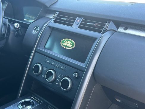 Used 2020 Land Rover Discovery Landmark AWD/4WD image 8