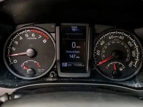 Used 2022 Toyota Tacoma SR image 17