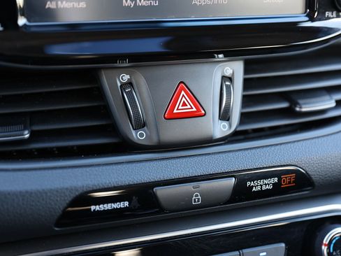 Used 2018 Hyundai Elantra GT image 21