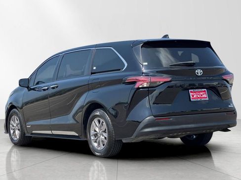 Used 2021 Toyota Sienna LE FWD image 4