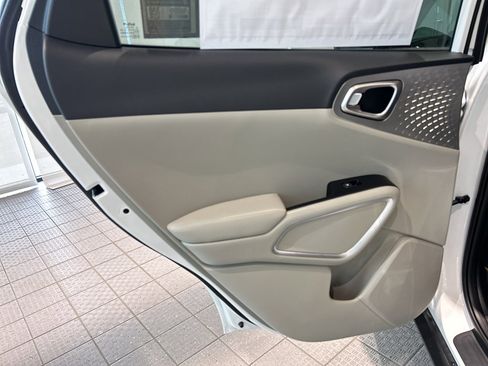Used 2025 Kia Soul LX w/ LX Technology Package image 19