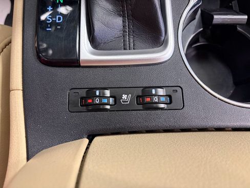 Used 2018 Toyota Highlander Limited AWD/4WD image 26