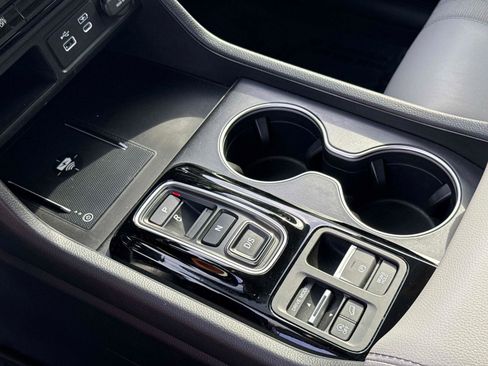 Certified 2024 Honda Pilot Touring image 29