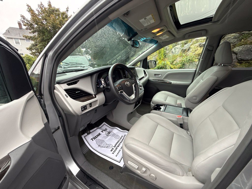 Used 2017 Toyota Sienna AWD image 16