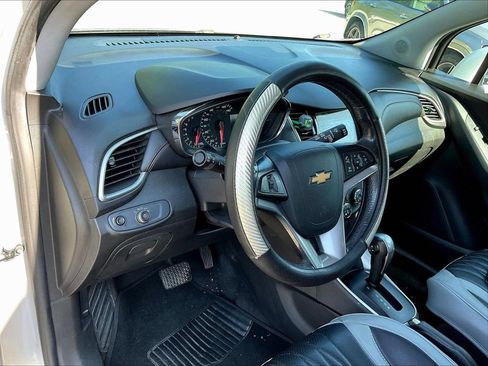 Used 2019 Chevrolet Trax LT w/ LT Convenience Package AWD/4WD image 4