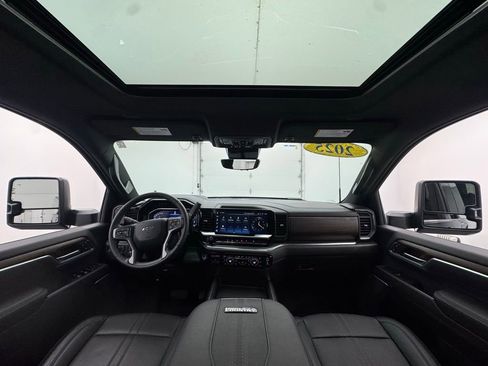 Used 2025 Chevrolet Silverado 2500 High Country w/ Technology Package AWD/4WD image 3