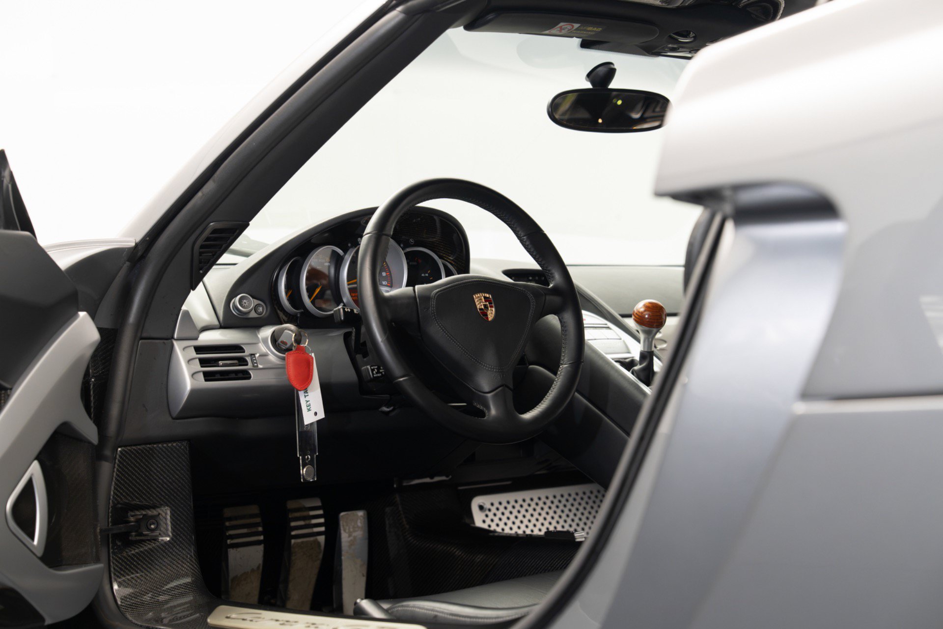 Used 2004 Porsche Carrera GT RWD image 16