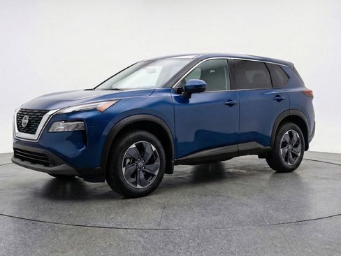 Used 2025 Nissan Rogue SV image 3