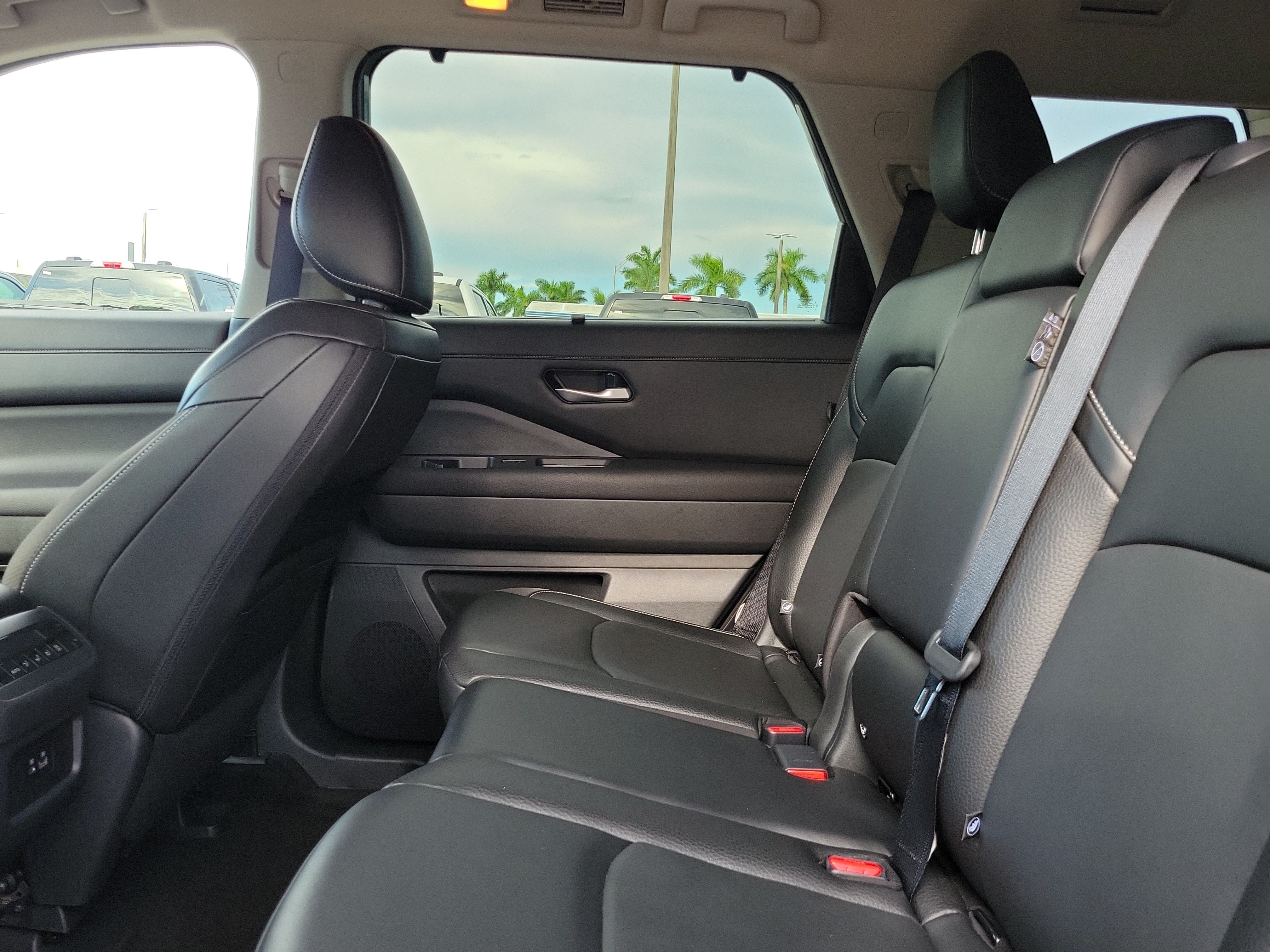 Used 2024 Nissan Pathfinder SL w/ Black Appearance Package FWD image 14