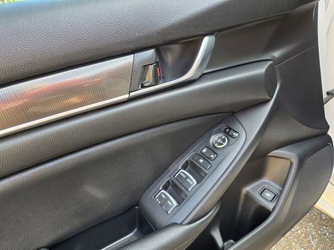 Used 2020 Honda Accord Sport image 11